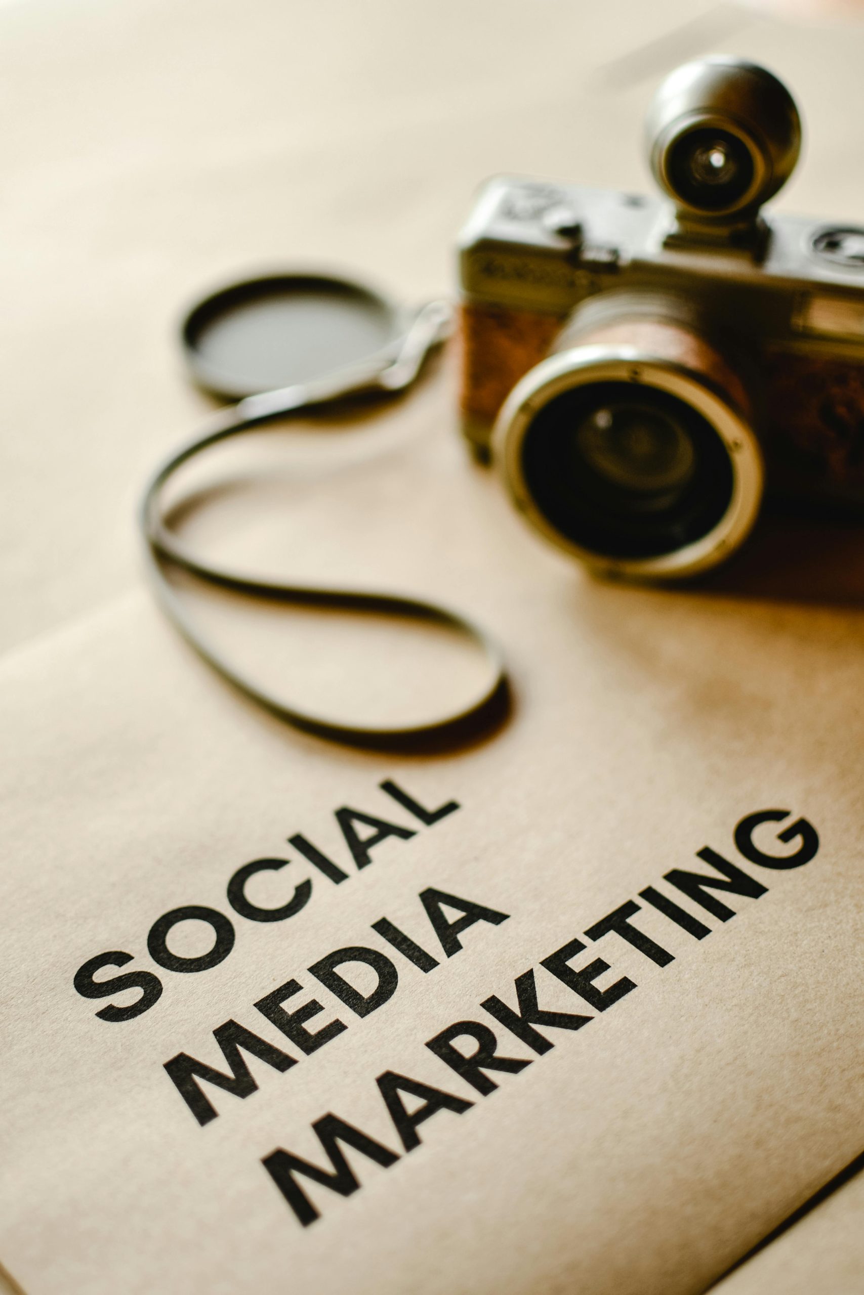 Close-up of a vintage camera on brown paper labeled with 'Social Media Marketing'.